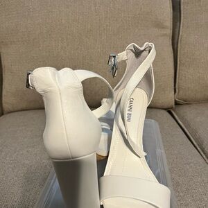 Gianni Bini Elegant Cream Heels
